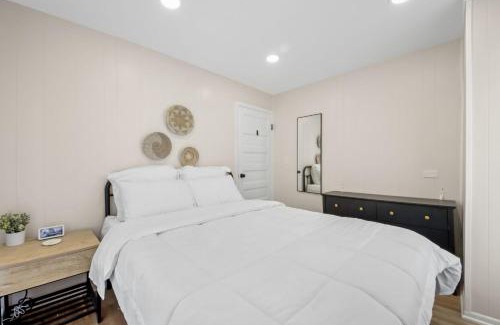 Edgewater Casa | The Lakewood Belle: Family Friendly Home 10 minutes to Downtown!