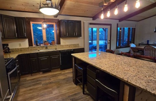 Necedah Casa | The Land in the Pines-Cabin