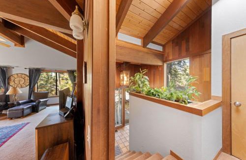 Lake Forest Casa | The Landing - Spacious Pet Friendly 4 BR with Hot tub
