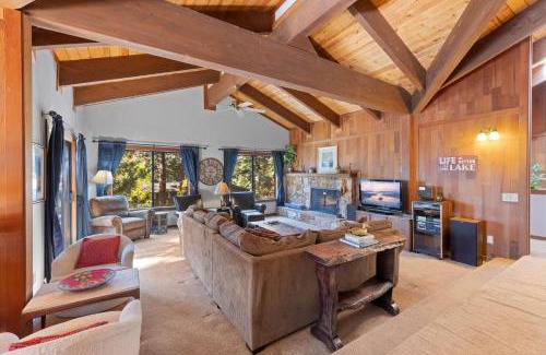 Lake Forest Casa | The Landing - Spacious Pet Friendly 4 BR with Hot tub