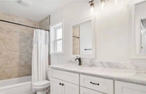 Shenandoah Casa | The Landing! Updated, spacious, and clean!