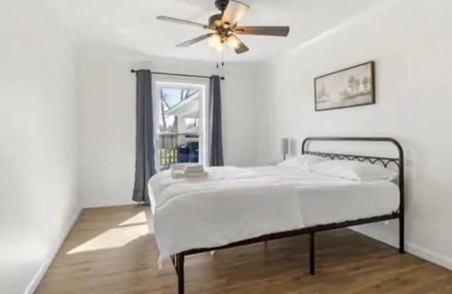 Shenandoah Casa | The Landing! Updated, spacious, and clean!