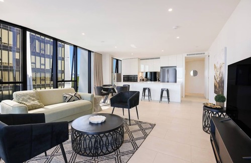Mermaid Waters Apartamento | The Lanes: A life of Luxury w Lake View, Pool, Gym