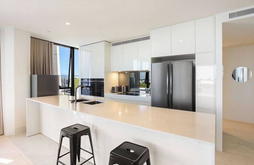 Mermaid Waters Apartamento | The Lanes: A life of Luxury w Lake View, Pool, Gym