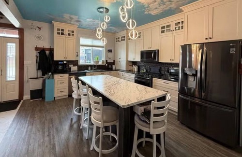 Ashcroft Casa | The Laneway: a lovely home in the Village featuring spacious rooms & easy access