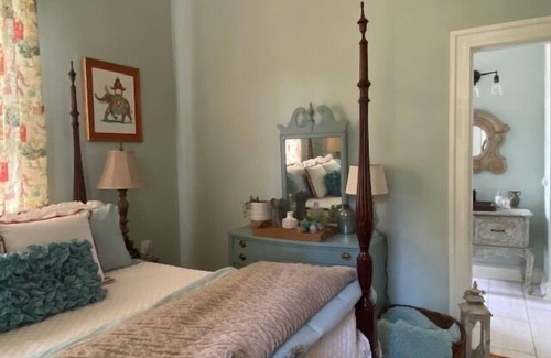 Laurel Cama Y Desayuno | The LaPan Suite, Jenny's Downtown Hideaway Bed and Breakfast-The LaPan Suite