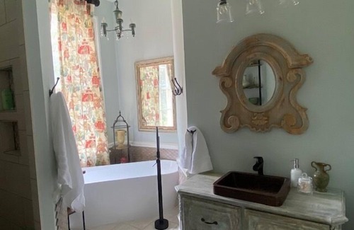 Laurel Cama Y Desayuno | The LaPan Suite, Jenny's Downtown Hideaway Bed and Breakfast-The LaPan Suite
