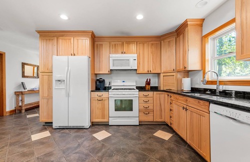 Nottingham Casa | The Largest Waterfront property on Pawtuckaway Lake for family memories!