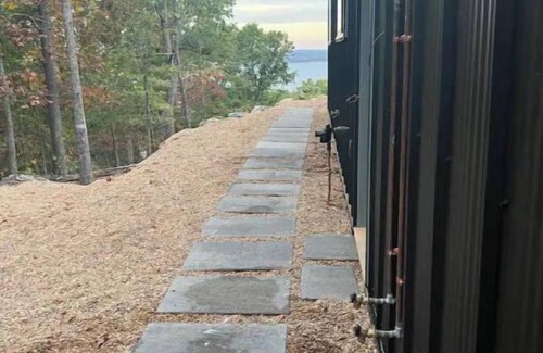 Elizabeth Cabaña | The Lark Haus: Luxury Home with stunning lake view