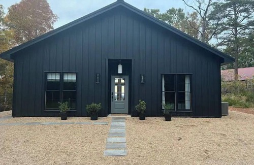 Elizabeth Cabaña | The Lark Haus: Luxury Home with stunning lake view
