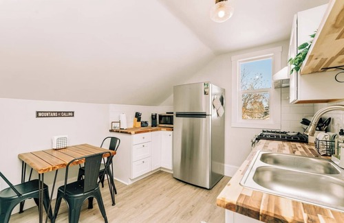 Great Falls Casa | The Lark’s Nest - A Gem in a Tranquil Neighborhood