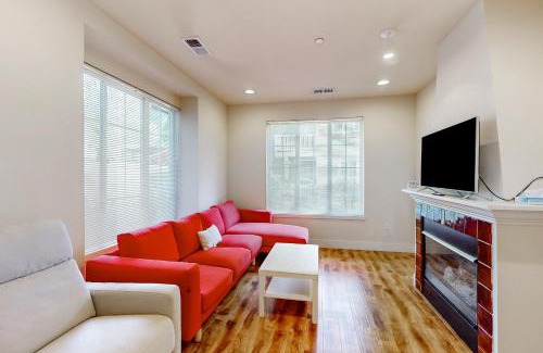 Education Hill Casa | The Last House On The Left