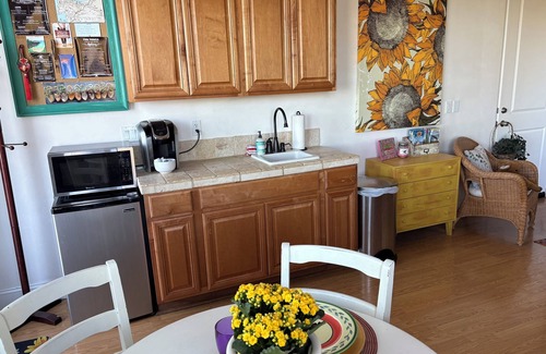 Monterey Apartamento | The Last Resort - Centrally Located Oceanview Studio