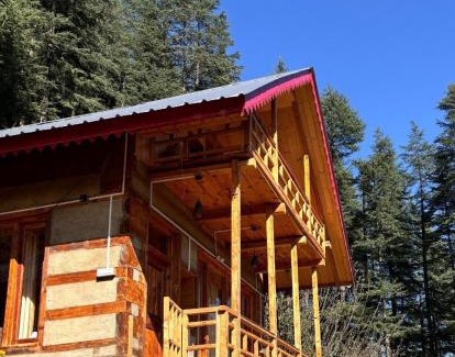 Banjar Chalet De Esquí | The Latoda forest edge duplex cottage in jibhi