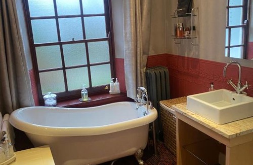 St. Fagans Cama Y Desayuno | The Laurels Bed and Breakfast