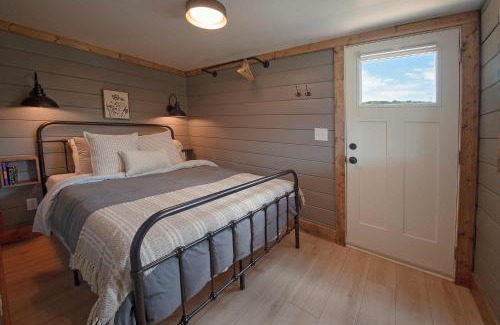 Lookout Valley Neighborhood Association Casa | The Lavender Loft