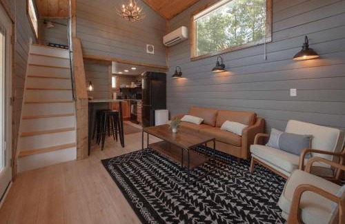 Lookout Valley Neighborhood Association Casa | The Lavender Loft