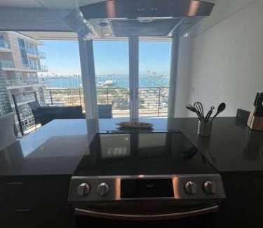 East Village Apartamento | The Lavender Modern 2BR Downtown with Marina Views