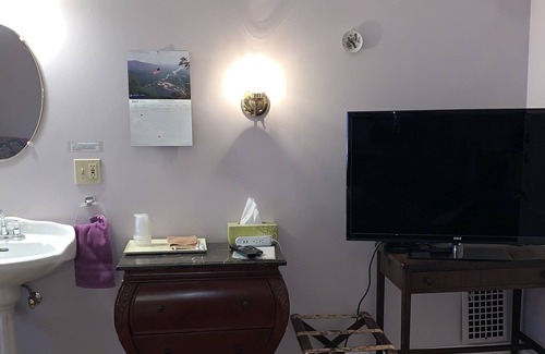 Brockport Cama Y Desayuno | The Lavender room at The Victorian
