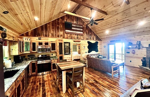 Murphy Cabina | The Lazy Bear Cabin. Beautiful Views, Rest & Adventure!