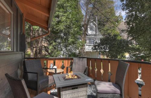 Crestline Casa | The Lazy Bear Cabin - For 6