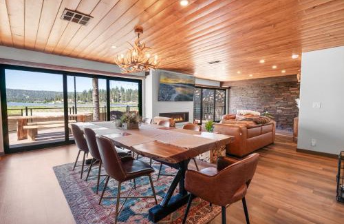 Fawnskin Casa | The Lazy Bear - Indulge in breathtaking views of the expansive lake from this charming cabin.