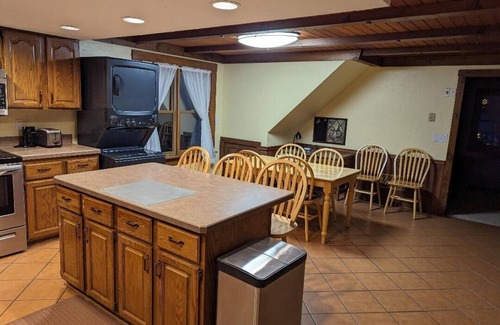 Lewis Center Casa | The Lazy Cat Lodge - Hot Tub - Fire Pit