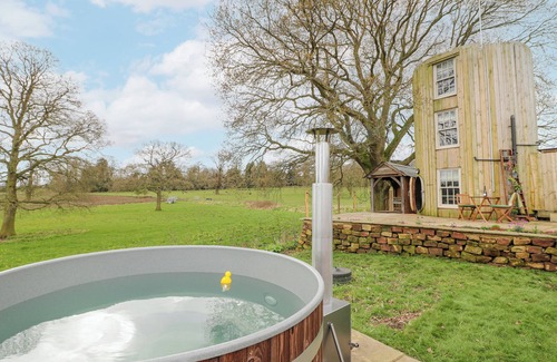 Rugeley Cabaña | The Lazy Squire by The Water