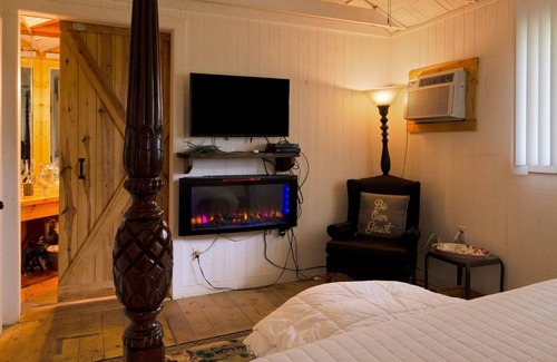 Tyler Cabina | The Lazy Squirrel 1 Bedroom Cabin