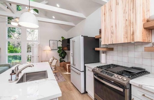 Auburn Casa | The Leafy Lodge- Pets ok