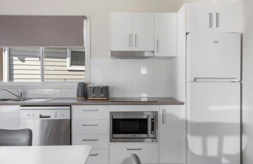 Lake Conjola Complejo | The Leaning Oak Holiday Lifestyles - Lake Conjola