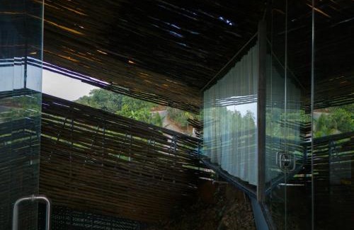 Peermade Casa | The Ledge by Bloobuck