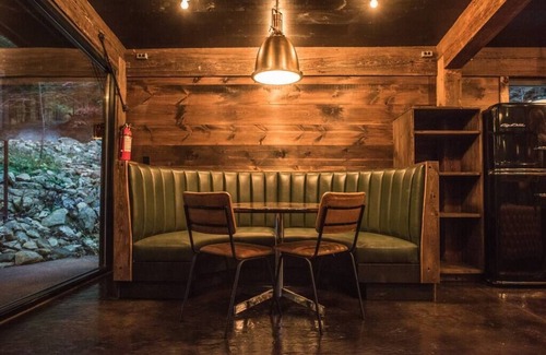 South Bloomingville Casa | The Ledge @ Lost Cavern