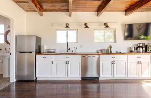 Twentynine Palms Cabina | The Leeds Cabin: A Civilization Escape
