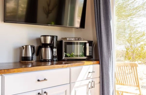 Twentynine Palms Cabina | The Leeds Cabin: A Civilization Escape