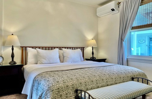 Boothbay Harbor Hotel | The legendary Admirals Suite! Boothbay Harbor 2-Room King Suite w/ Bedroom and study