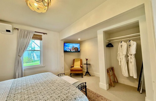 Boothbay Harbor Hotel | The legendary Admirals Suite! Boothbay Harbor 2-Room King Suite w/ Bedroom and study