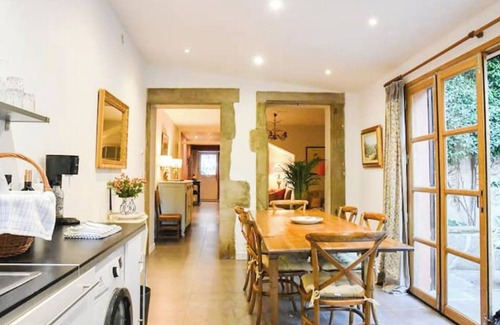 Villeneuve-Minervois Casa | The lemon trees secret gardens.