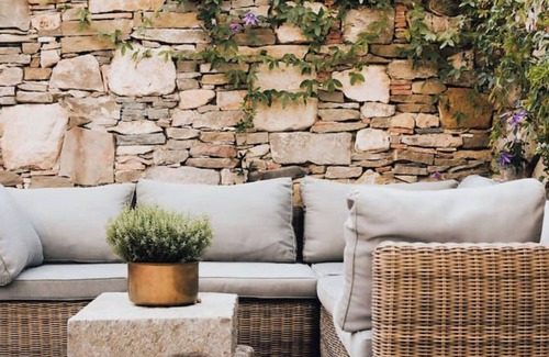 Villeneuve-Minervois Casa | The lemon trees secret gardens.