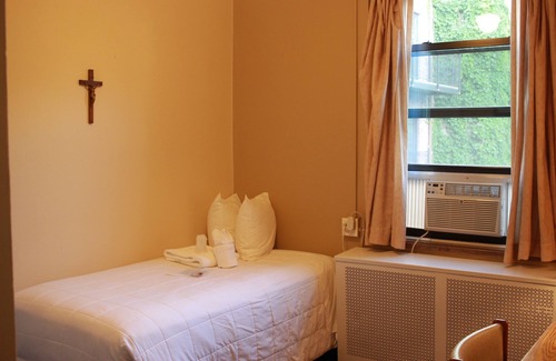 Chelsea Hotel | The Leo House