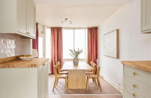 Lewes Casa | The Lewes Place - Contemporary 3BDR House with Patio