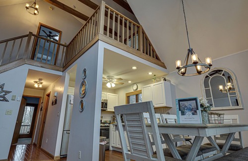 Hamlin Casa | The Light Forest Chalet- minutes to beach, skiing and more!