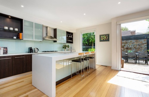 Glen Iris Casa | The Light House - Close to Harold Holt Swim Centre