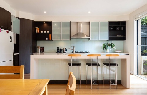 Glen Iris Casa | The Light House - Close to Harold Holt Swim Centre