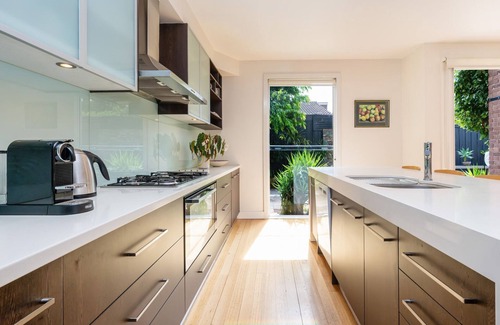 Glen Iris Casa | The Light House - Close to Harold Holt Swim Centre