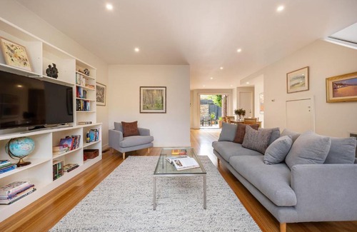 Glen Iris Casa | The Light House - Close to Harold Holt Swim Centre