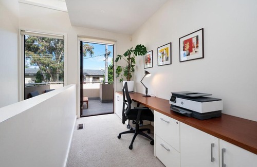 Glen Iris Casa | The Light House - Close to Harold Holt Swim Centre