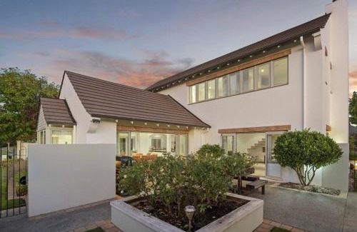 Christchurch Casa | The Light Inn