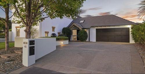 Christchurch Casa | The Light Inn