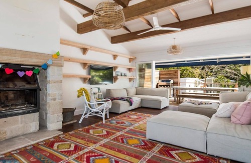 Great Mackerel Beach Casa | THE LIGHTHOUSE by Palm Beach Holiday Rentals